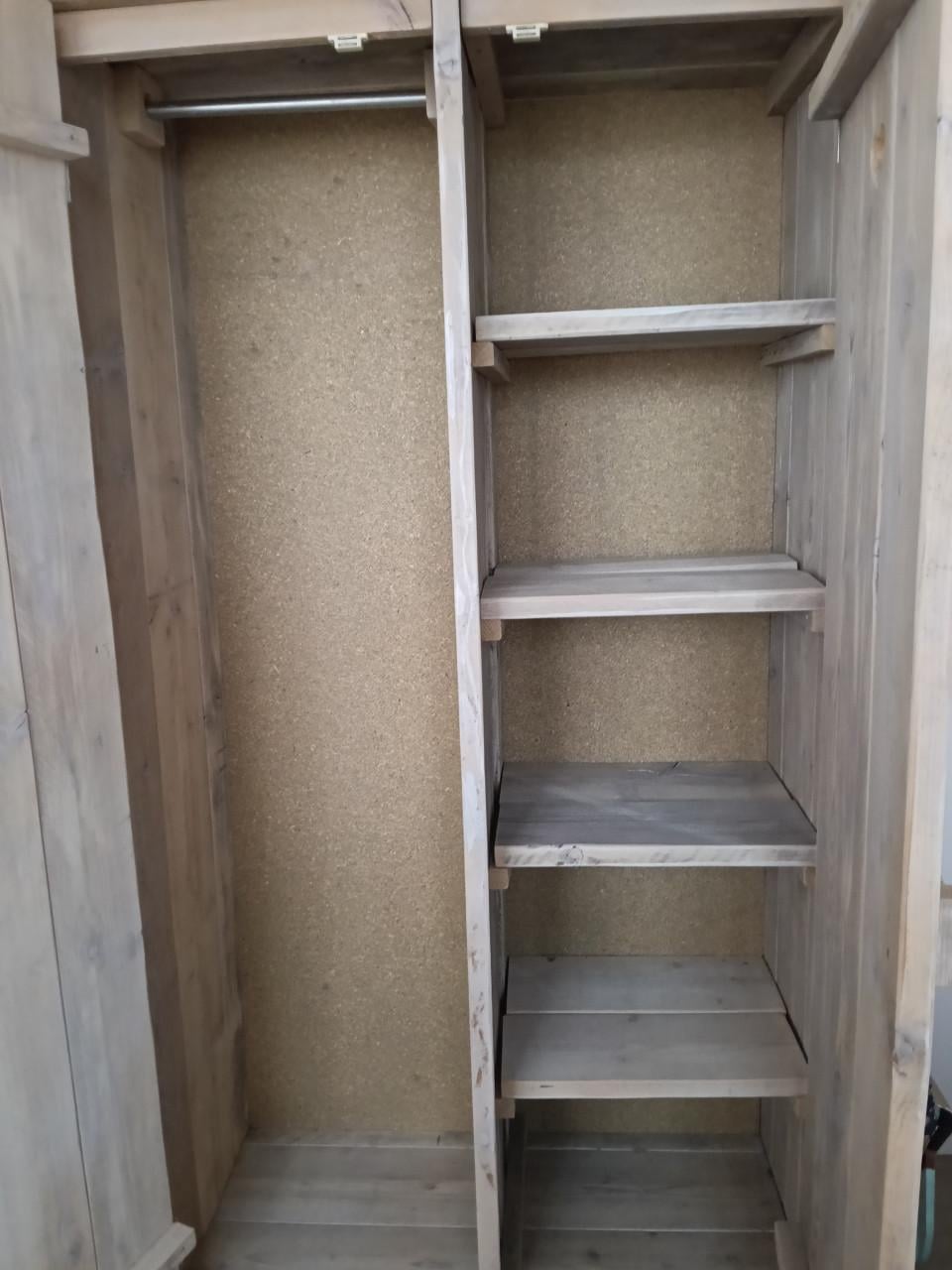Kledingkast Steiger