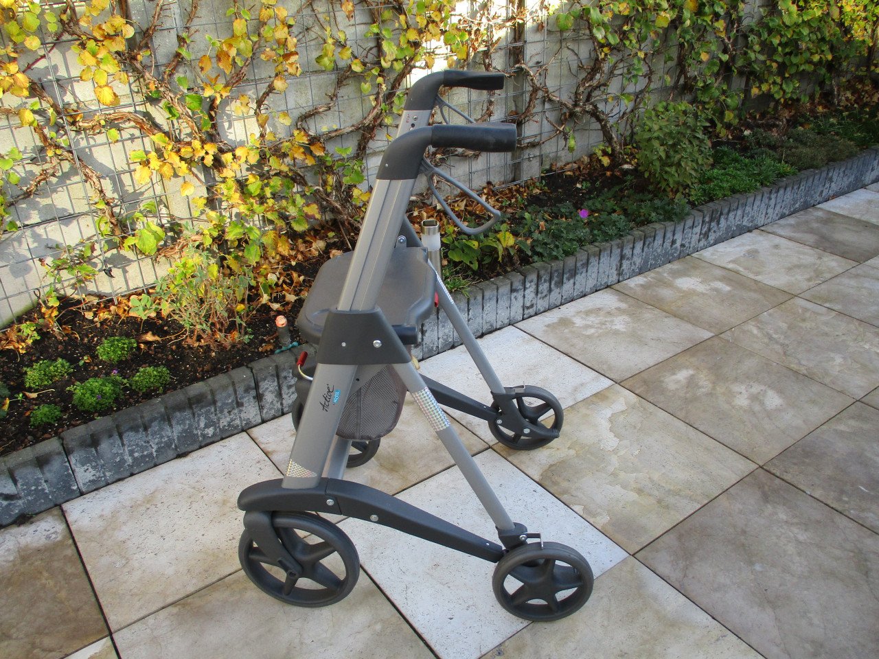 Zgan Active Access opvouwbare lichtgewicht rollator van de ANWB