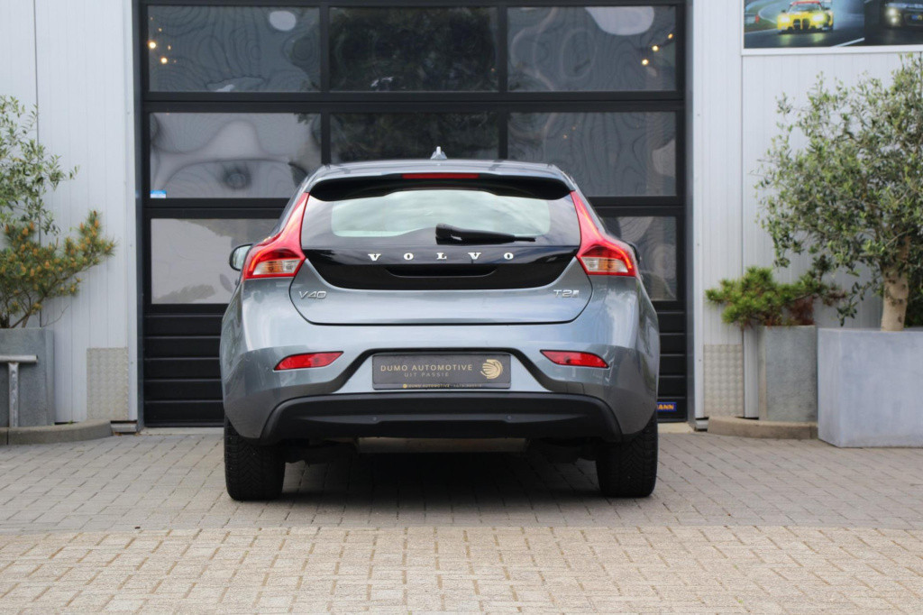 Volvo V40 2.0 t2 inscription - 122pk - leder - 17inch - navi - full led - c