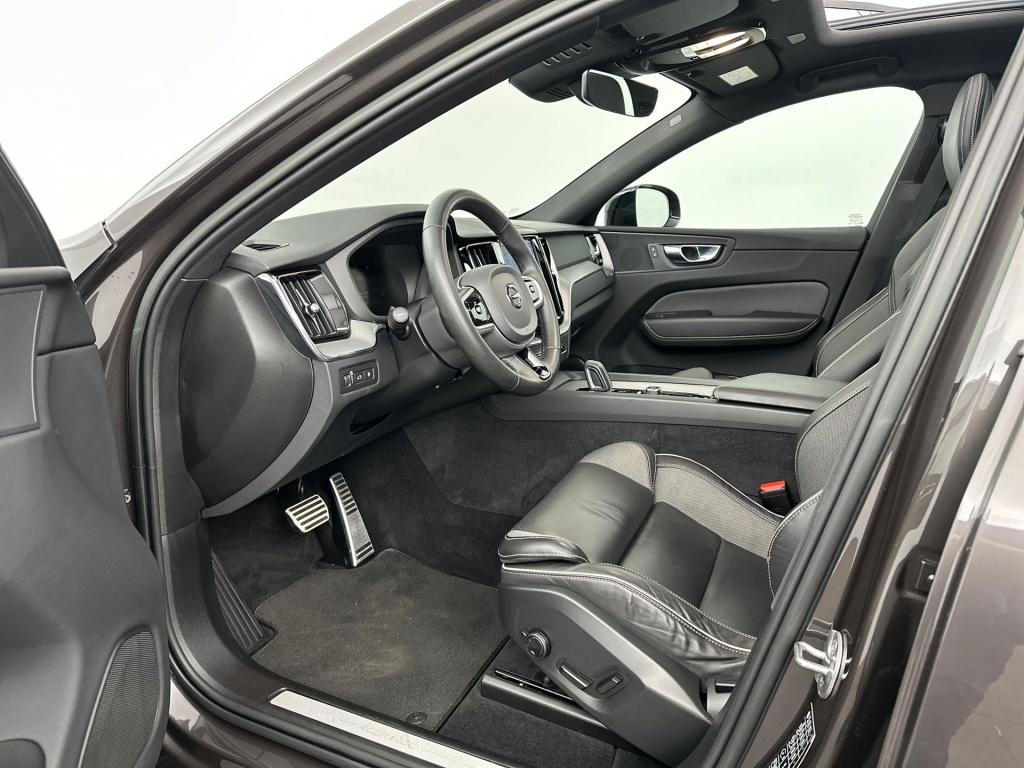 Volvo XC60 t6 398pk recharge r-design| pano| trekhaak| adap.cruise| leder| 