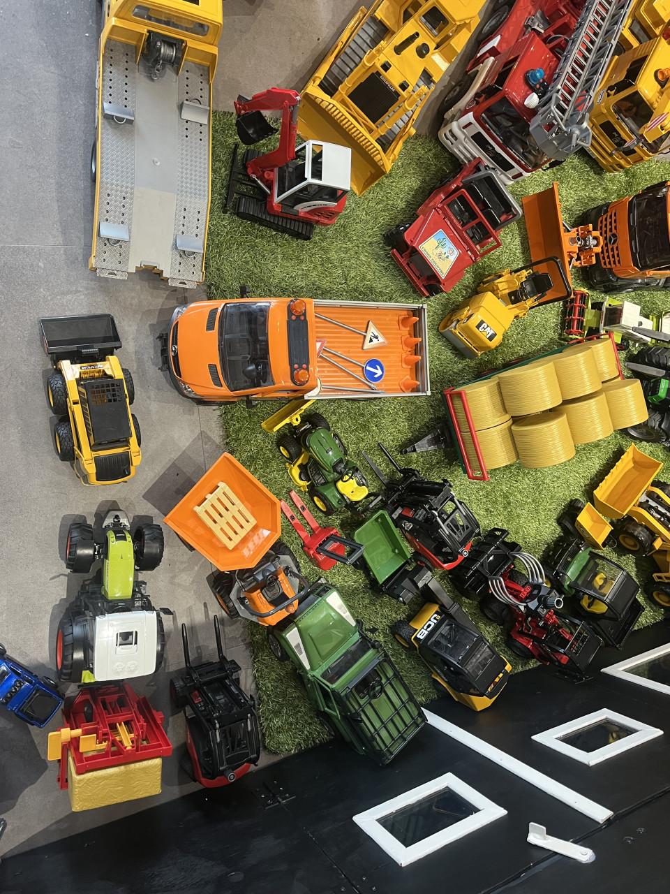 Te koop grote hoeveelheid bruder speelgoed