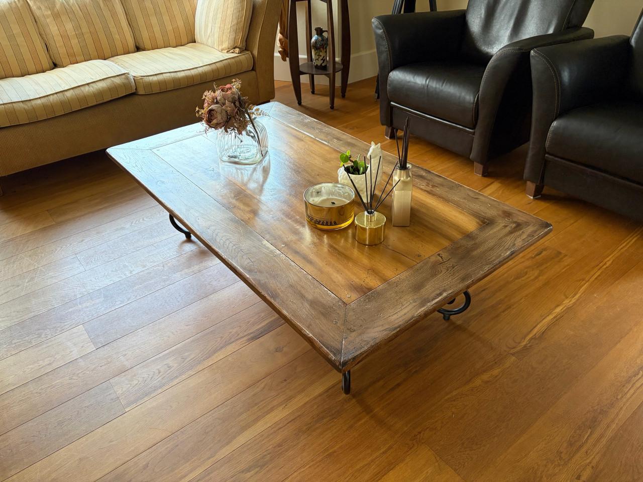 Eettafel met 6 stoelen