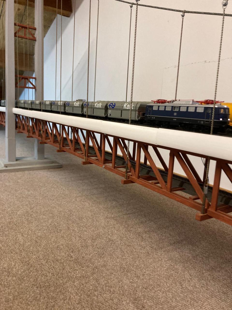 Hangbrug modelspoorbaan H0