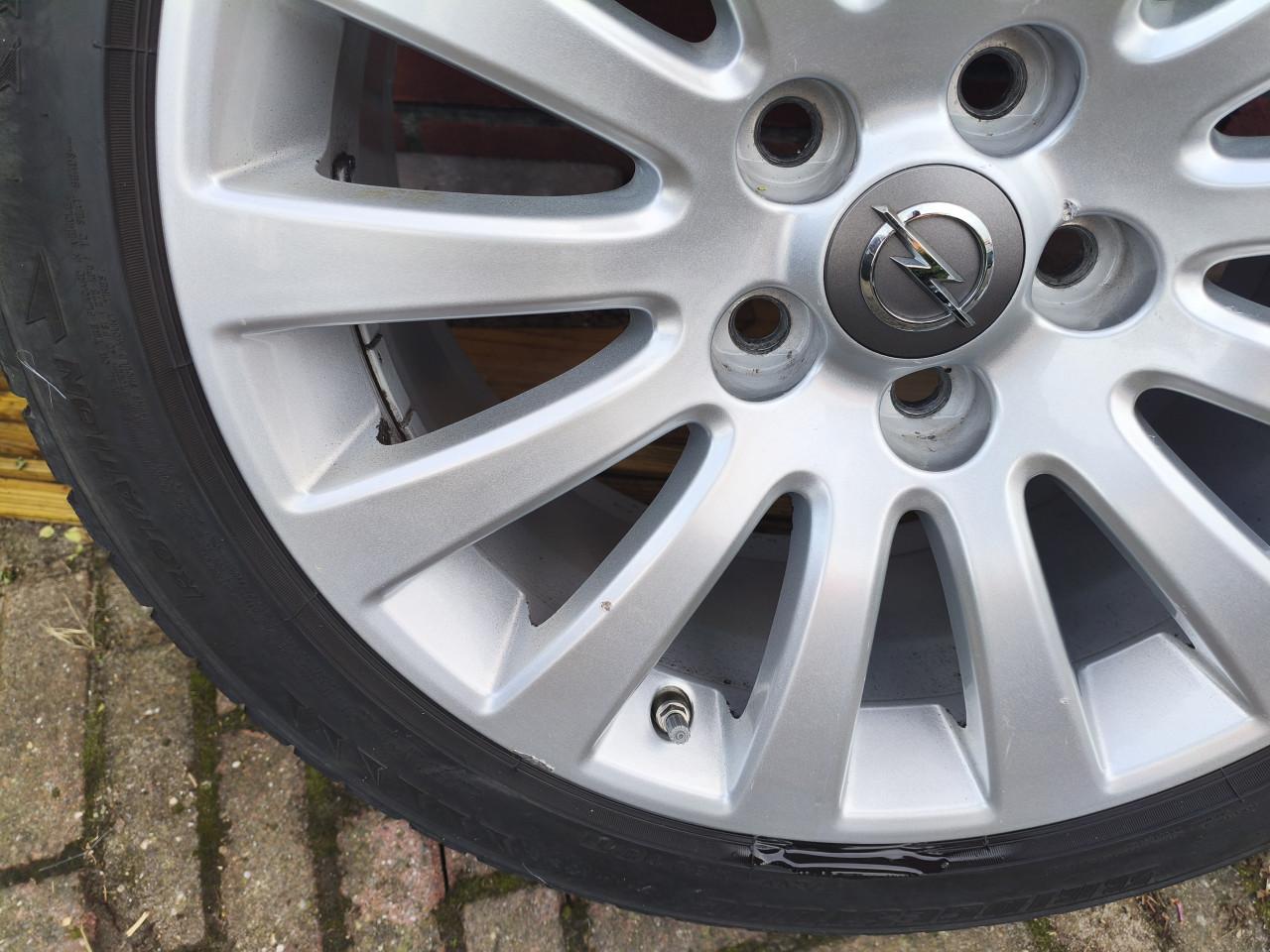 Winterbanden Opel Insignia a Blizzak 235/45/R18  96V