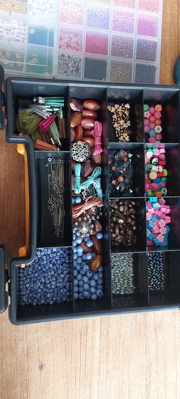 Grote set kralen met kralenbord