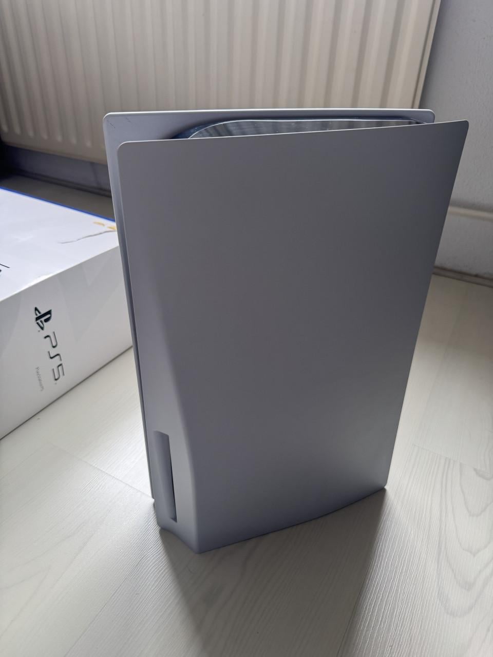 Playstation 5 Disc (V10.40) + 2 controllers, Pulse 3D, BO6 aangeboden