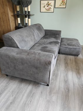 Gratis driezitsbank met hocker