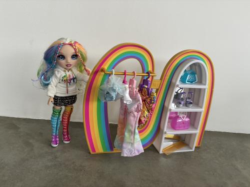 Rainbow High Amaya's Rainbow kast speelset.