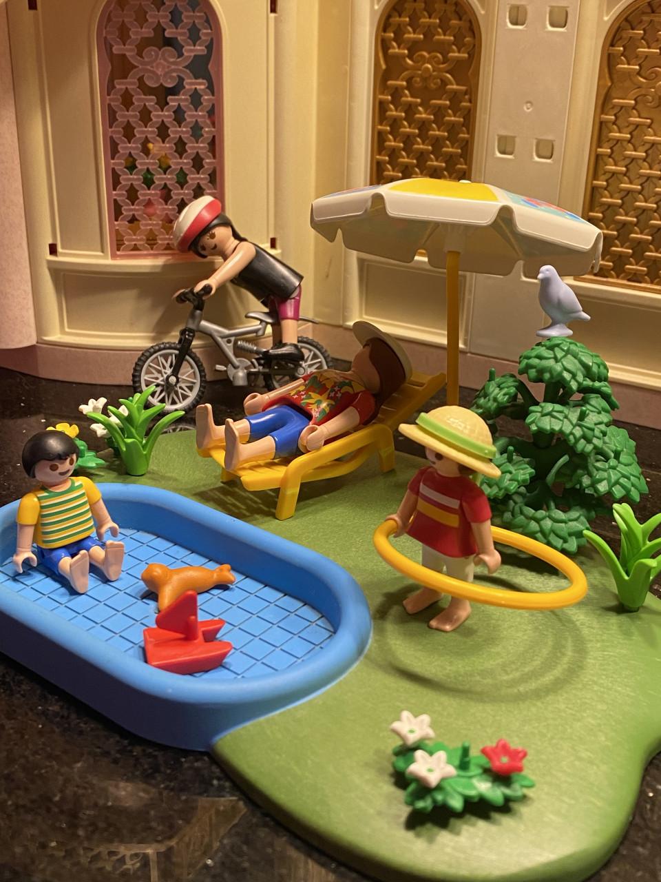 Playmobil zwembad met kinderen moeder en mountainbikesters