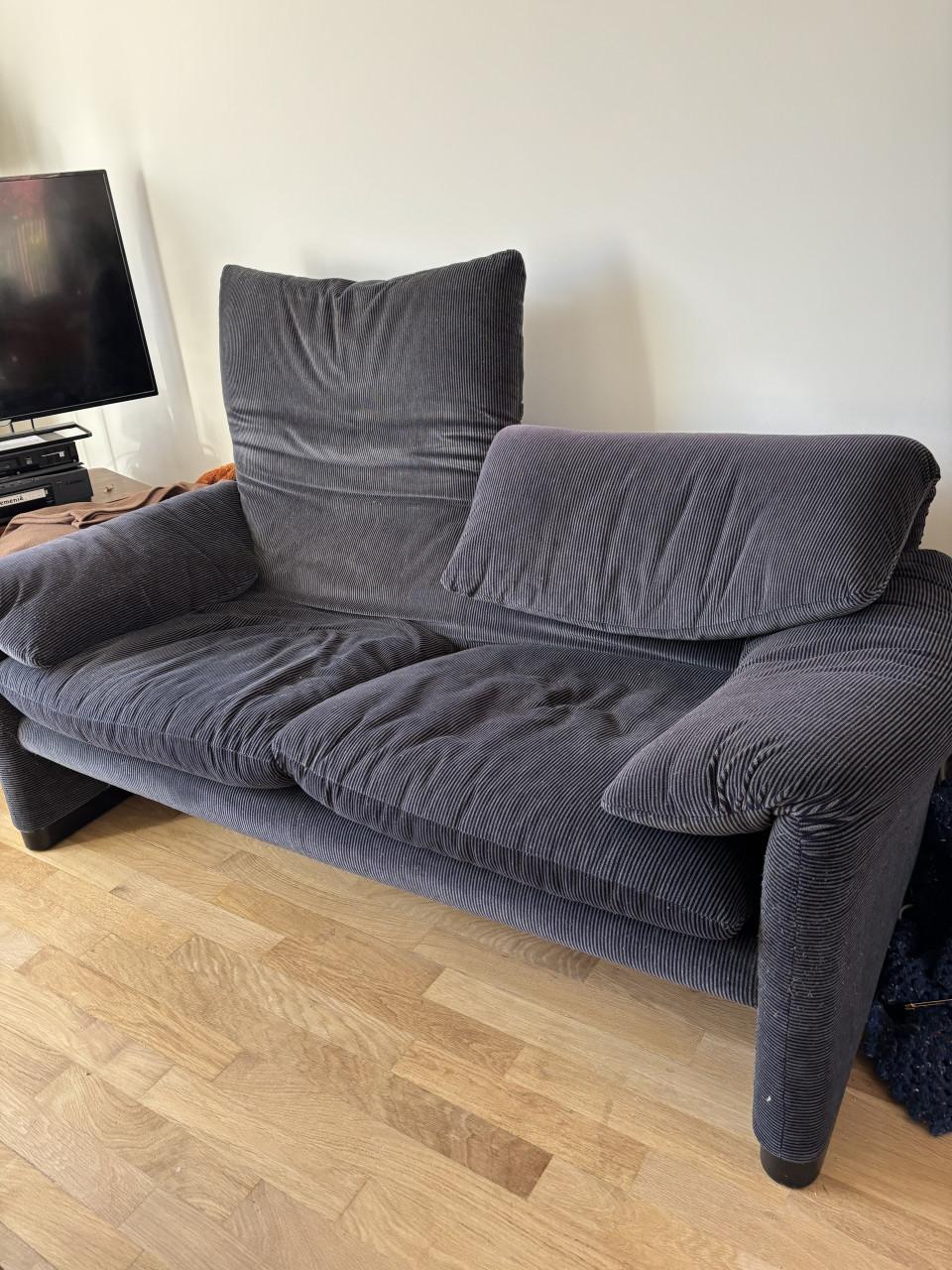 GERESERVEERD Merk Bank, Cassina met Donker grijs blauw streepje