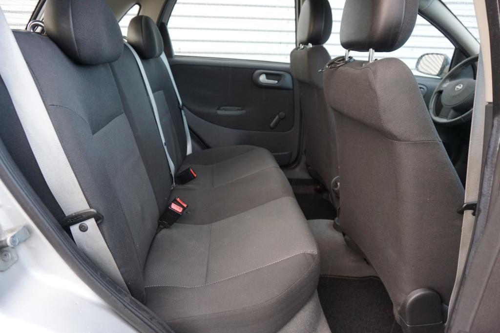 Opel Corsa 1.2-16v silverline airco / elektr. ramen / parkeersens. / lm vel