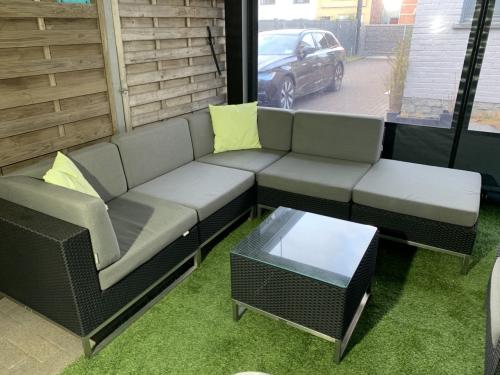 Prachtige lounge als nieuw topmerk jati kebon Mooie staanlamp krijg je er b