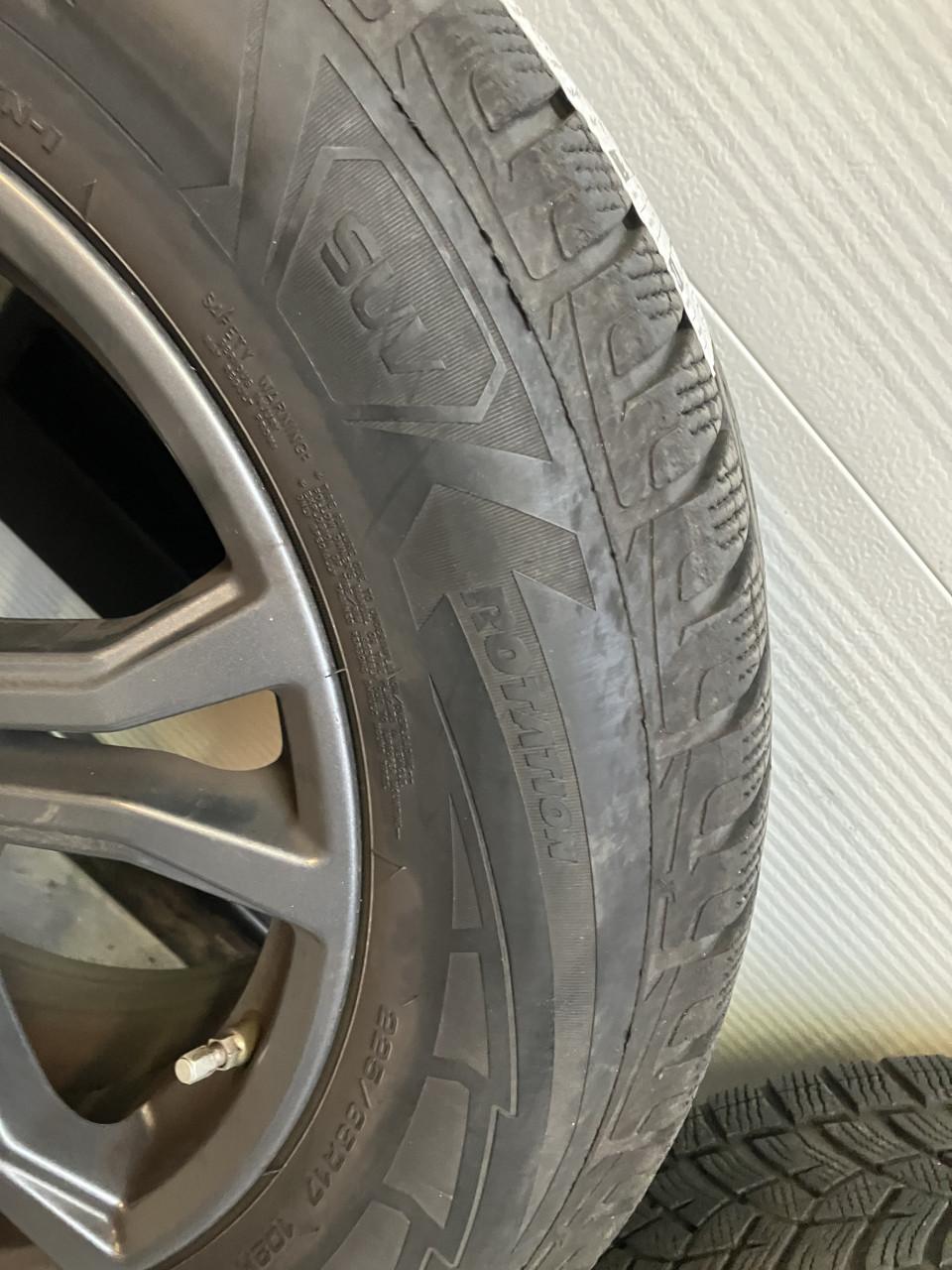 Toyota RAV4 winterbanden 6 mm 225/65/17 + orig l.m.velgen 5x114,3 naaf 60.1