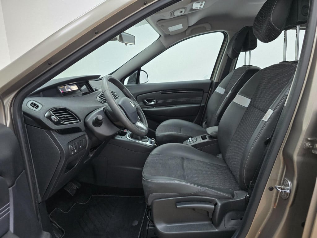 Renault Scenic occasion 2.0 dynamique 5 persoons met grote kofferbak | clim
