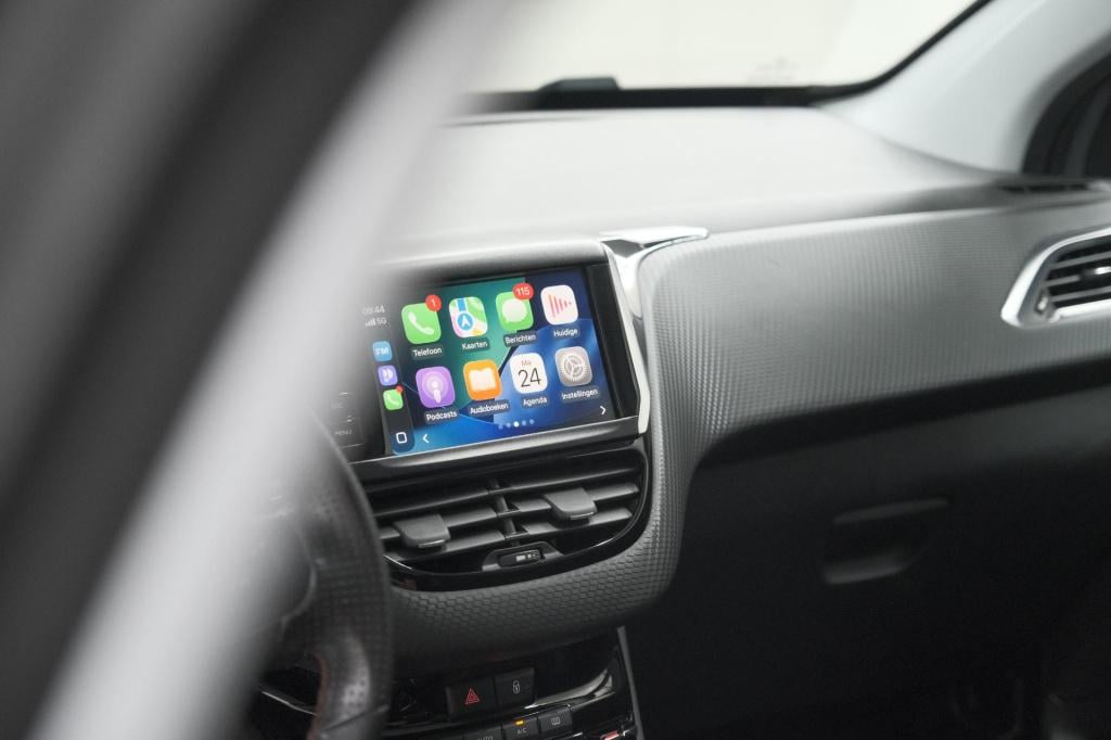 Peugeot 2008 puretech 110 eat6 gt-line | trekhaak | panoramadak | apple car
