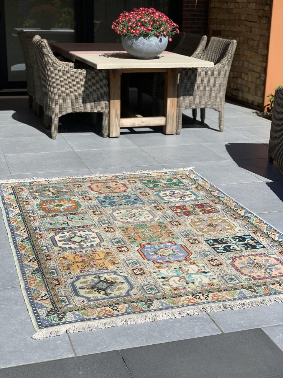 💐Onwijs Leuk Kleurrijk Handgeknoopt Vintage Vloerkleed uit Marokko💐