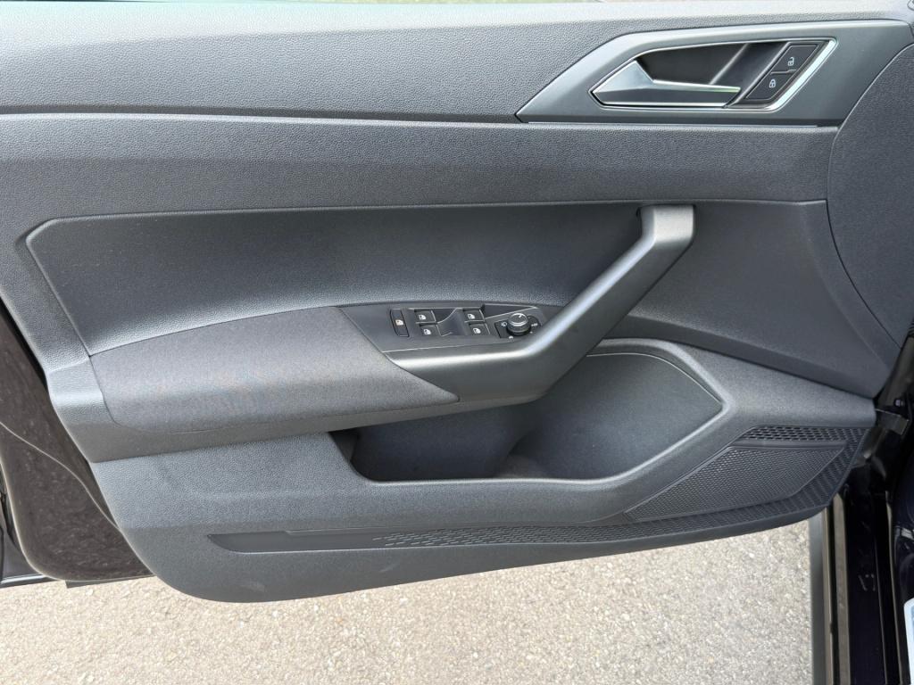 Volkswagen Polo 1.0 tsi r-line | iq light | carplay | camera | climate | st
