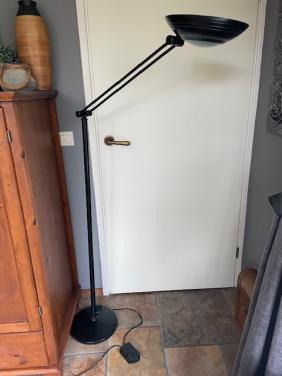 Zwarte vloerlamp