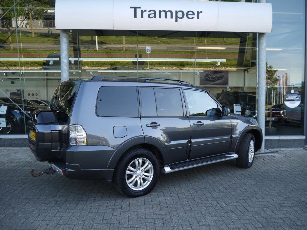 Mitsubishi Pajero 3.2 lwb instyle|trekhaak|achteruitrijcamera|rijklaar