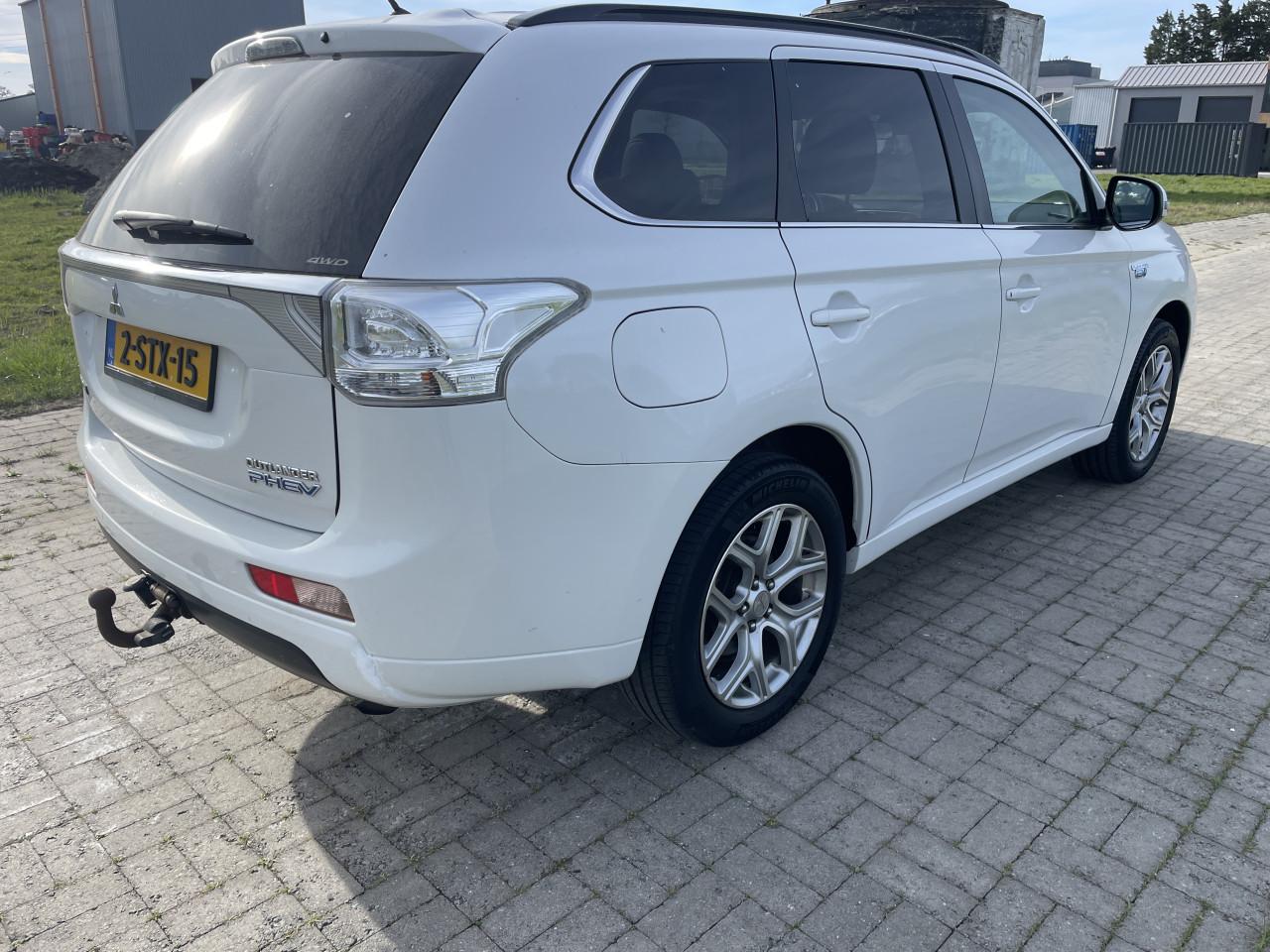 Mitsubishi outlander 2.0 phev instyle plus