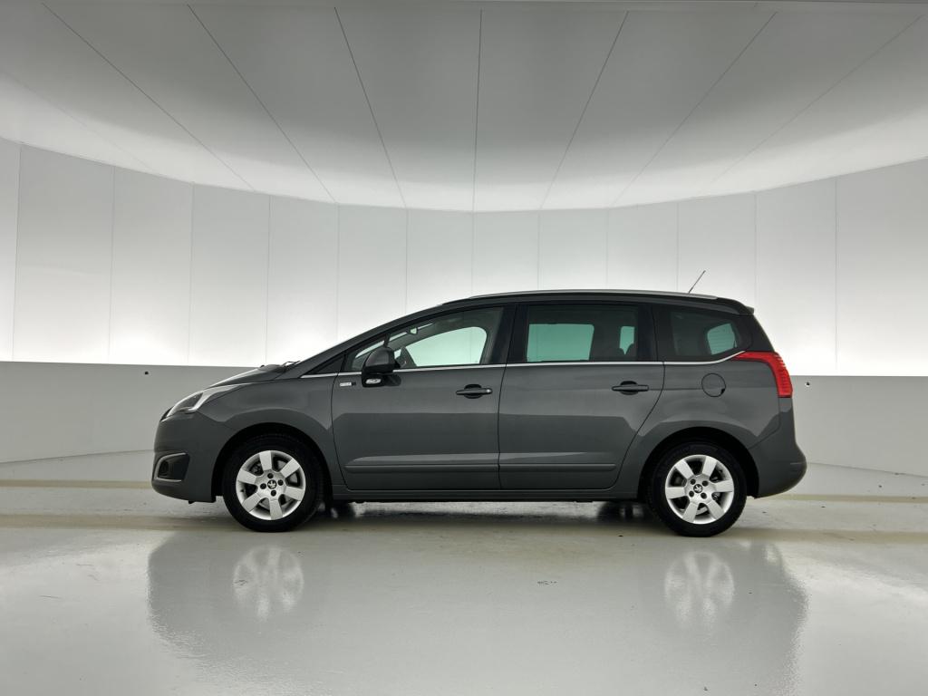 Peugeot 5008 130 pk style 7 persoons | rijklaar | trekhaak | panoramadak | 