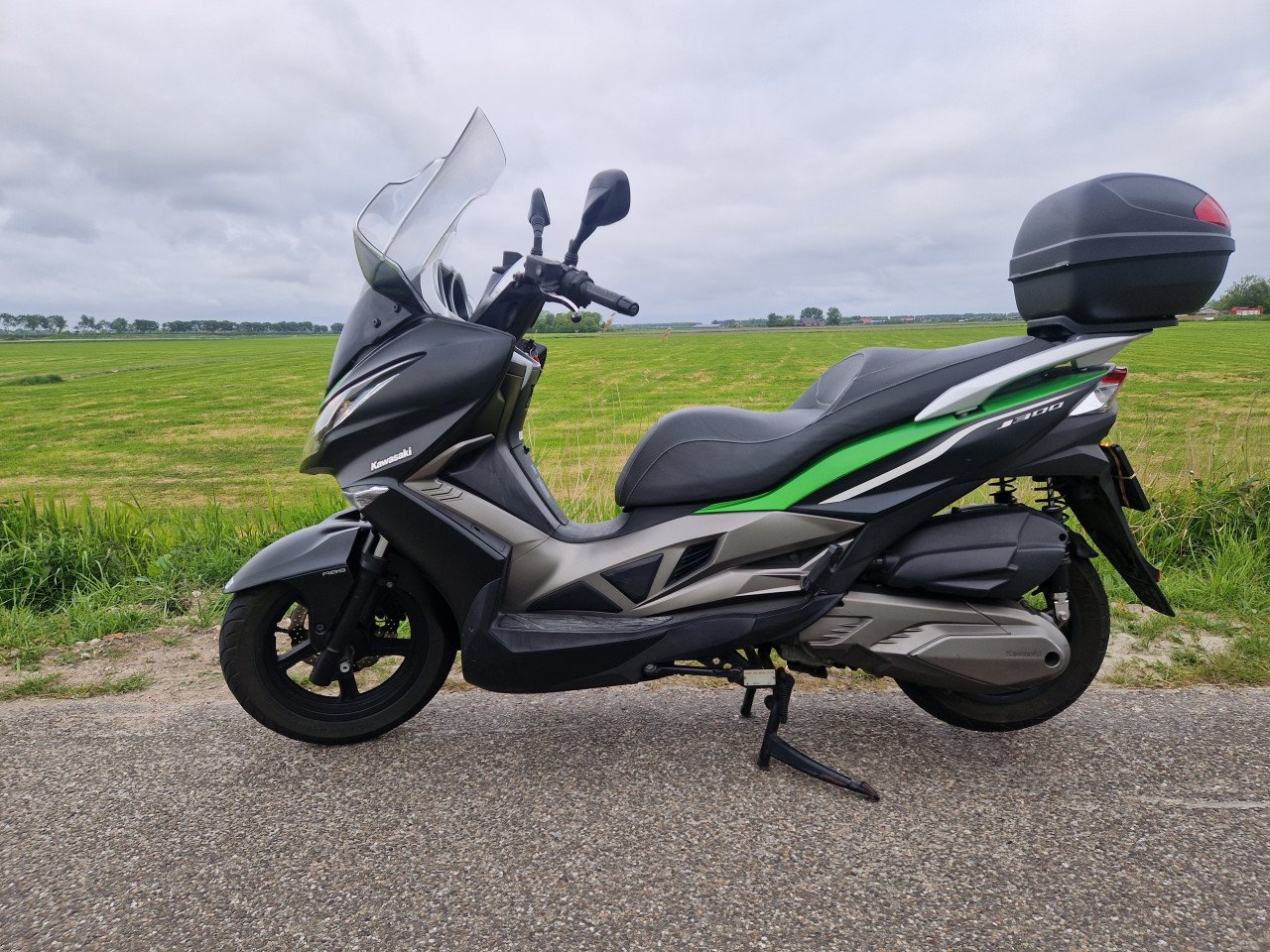 Kawasaki J300 motorscooter ABS + topkoffer (inruil mogelijk