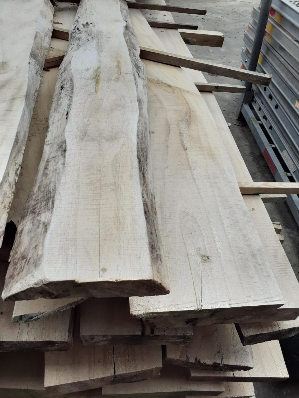 Mooie 5 cm dikke teak boomstam planken 230 x 20-26 voor 25 euro