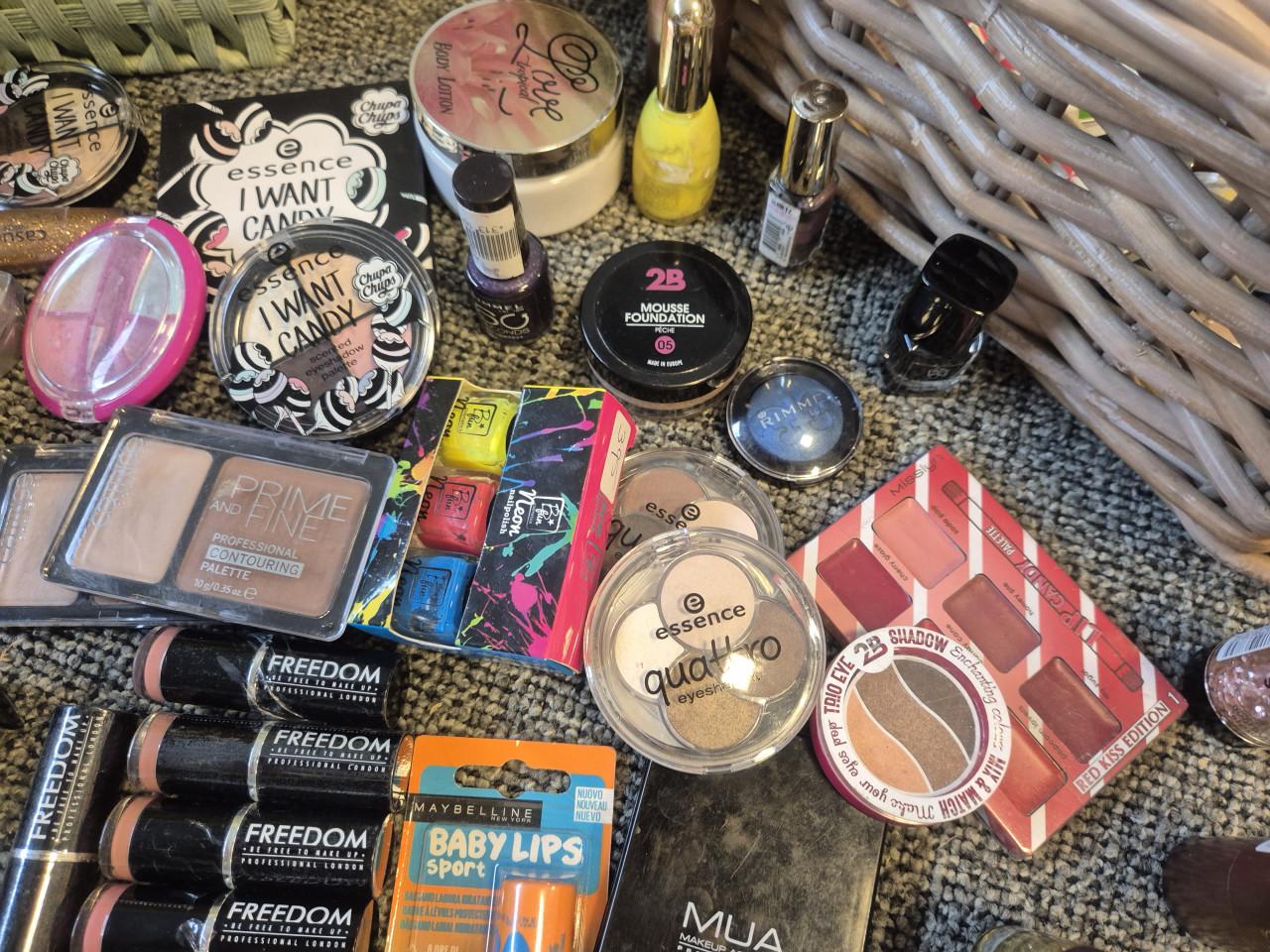 Partij make-up / verzorgingsartikelen
