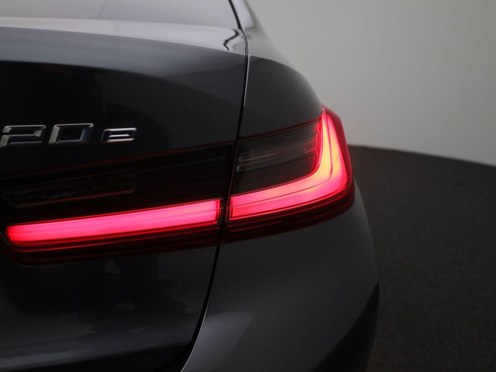 BMW 3-serie 320e high executive | automaat | navigatie | leder | elektrisch