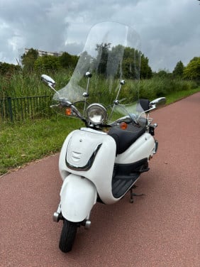 Grand Retro scooter