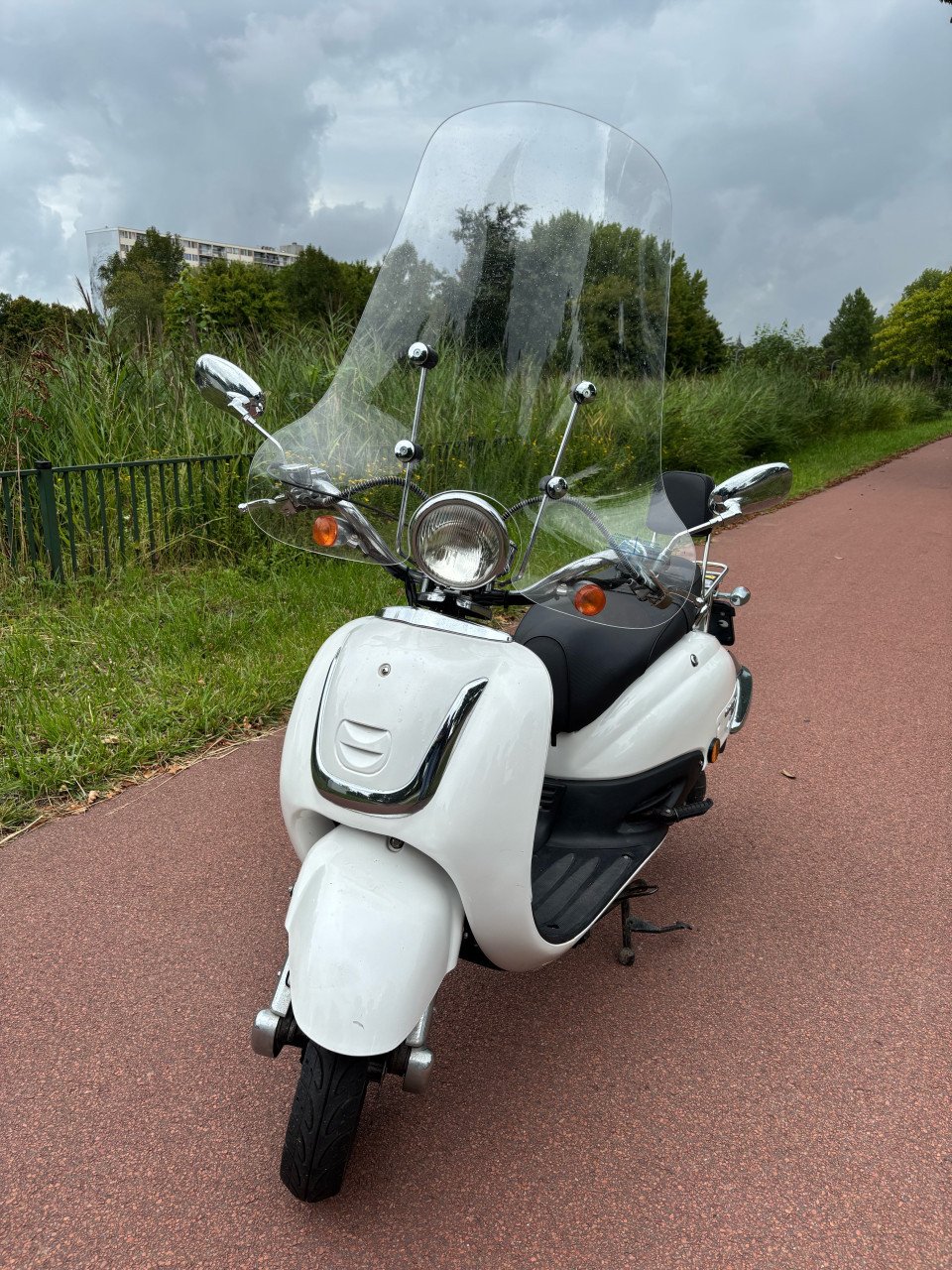 Grand Retro scooter