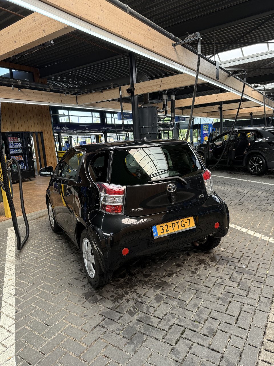 Toyota IQ 1.0 VVTi 2011 Zwart AUTOMAAT / NAVIGATIE