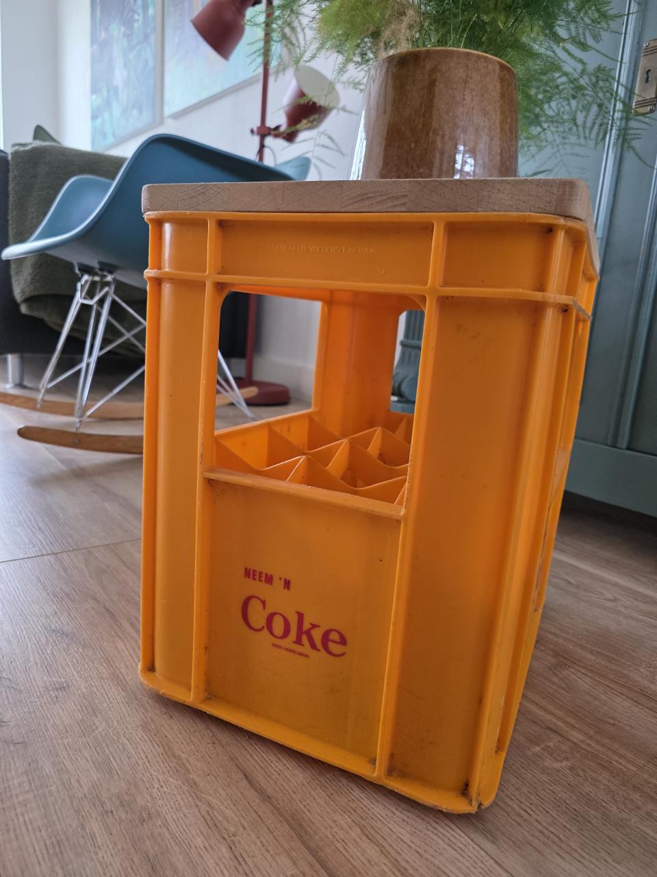 Bijzettafel retro cola krat