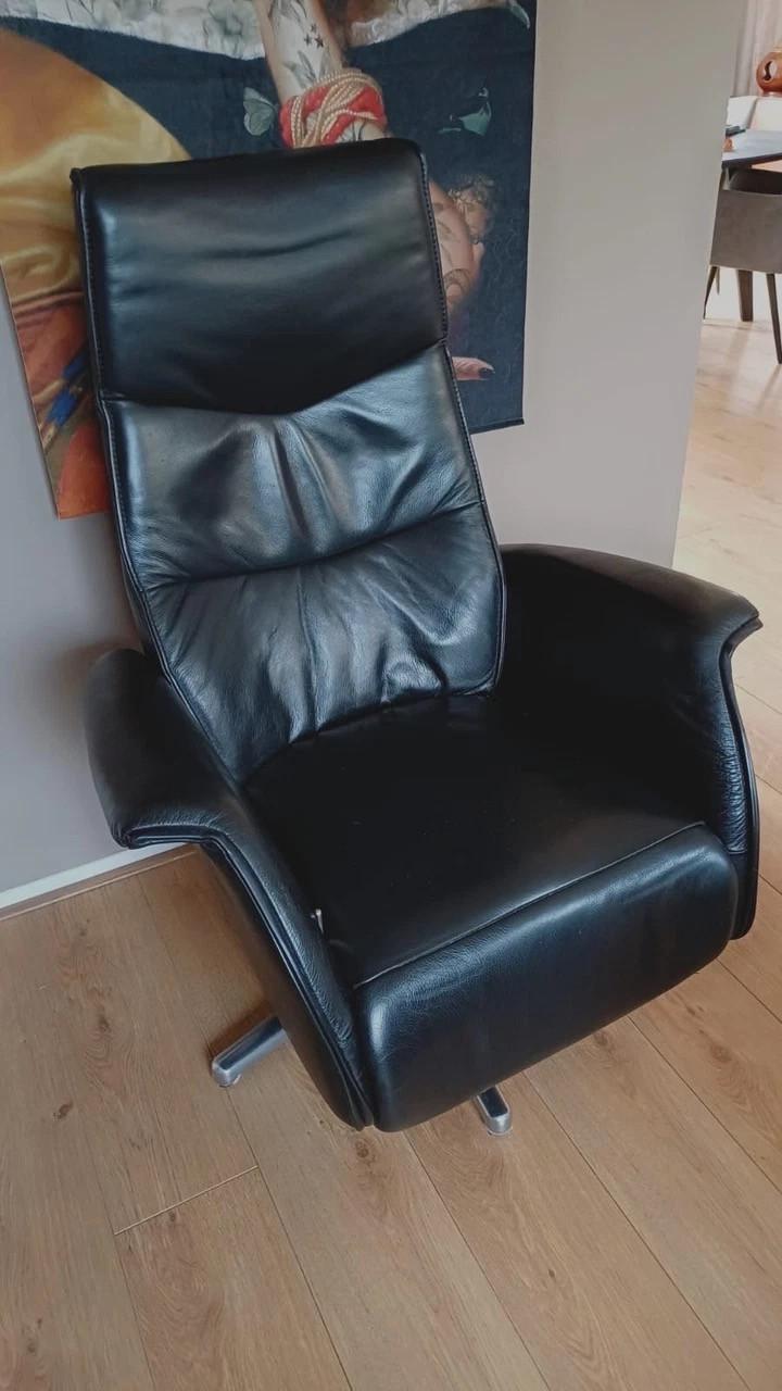 Zwart leren relaxfauteuil Jort Knudsen De toekomst