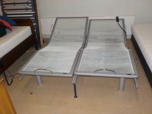 2 elektrische spiralen van AVEK op poten in vrijwel nieuw staat 80 x 200 cm
