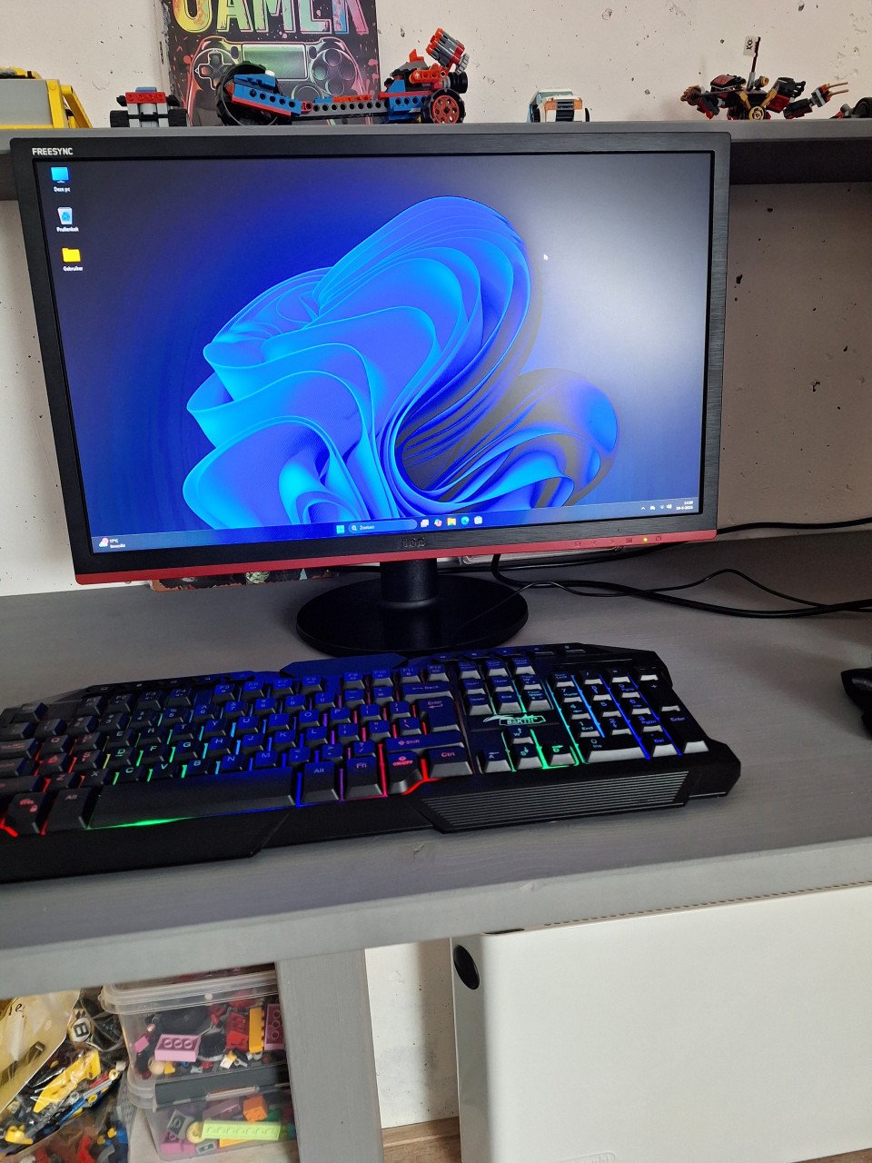 Complete desktop set