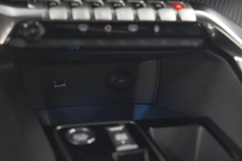 Peugeot 3008 1.6 hybrid 225 allure pack business | camera | navigatie | app