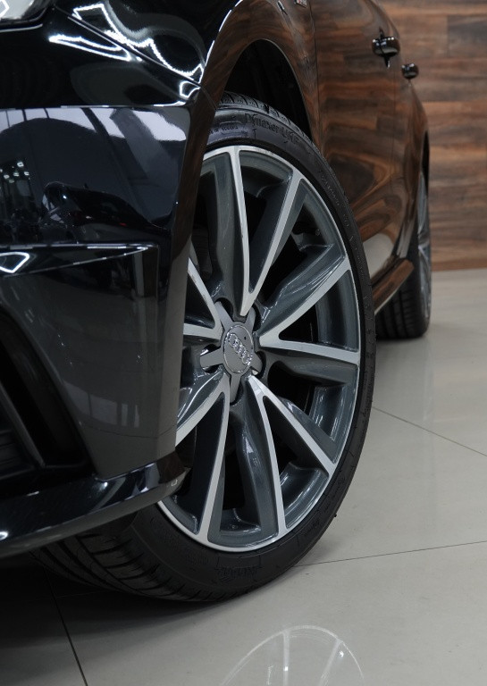 Audi A1 s-line 1.4 tfsi | automaat | pdc | navi | bluetooth |
