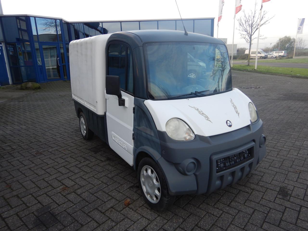 (Aixam) Mega brommobiel met gesloten laadbak