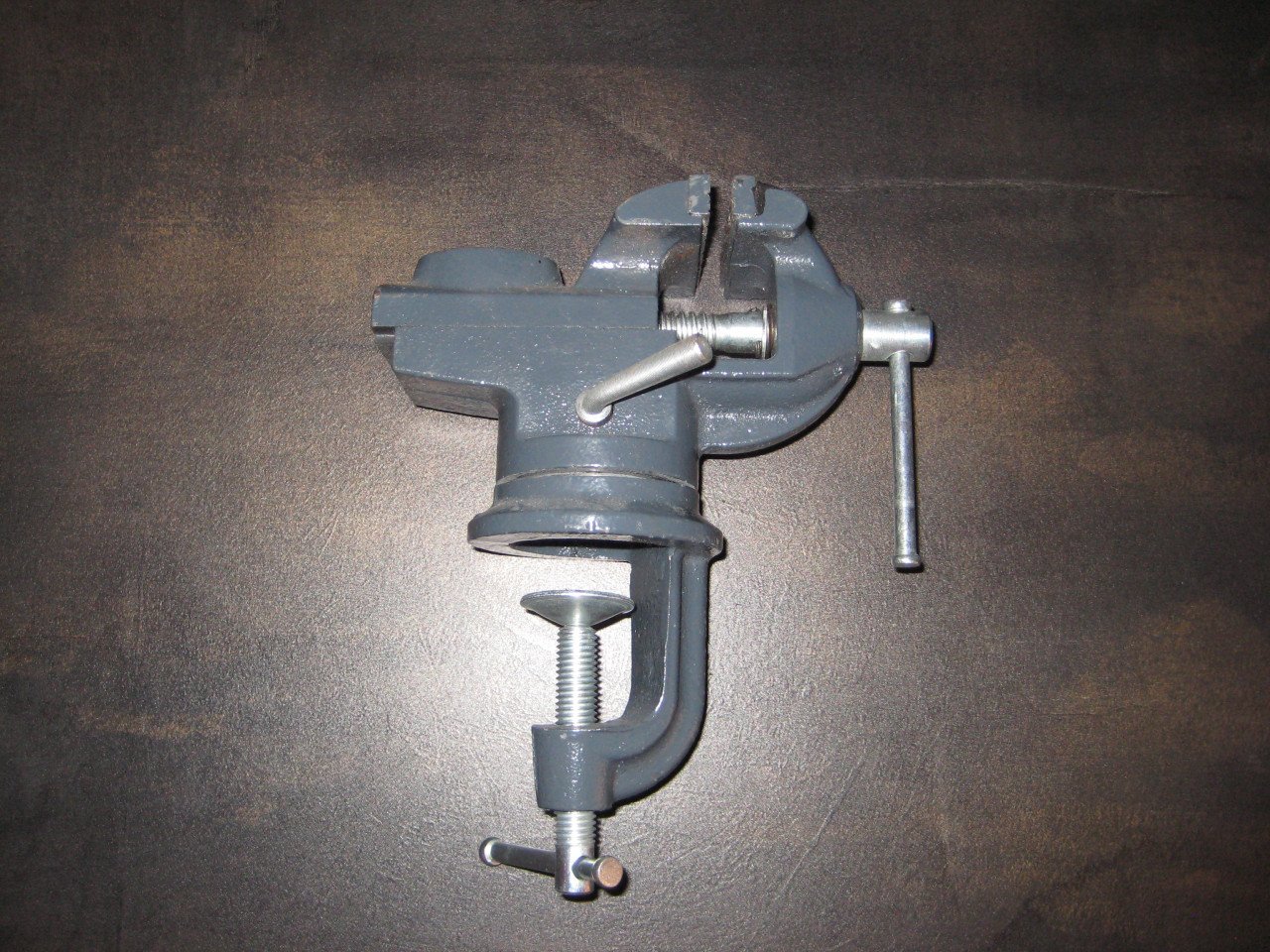 Bankschroef met tafelklem 55mm en aambeeld.