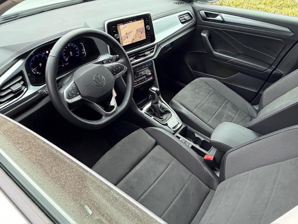 Volkswagen T-roc 1.5 tsi 150pk dsg style | trekhaak | navi | iq light | ada