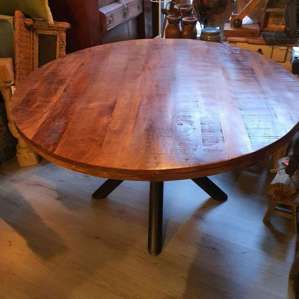 DECO, VERLICHTING, BANKEN, STOELEN, TAFELS, 3Z FACTORY ARNEMUIDEN HEEFT HET