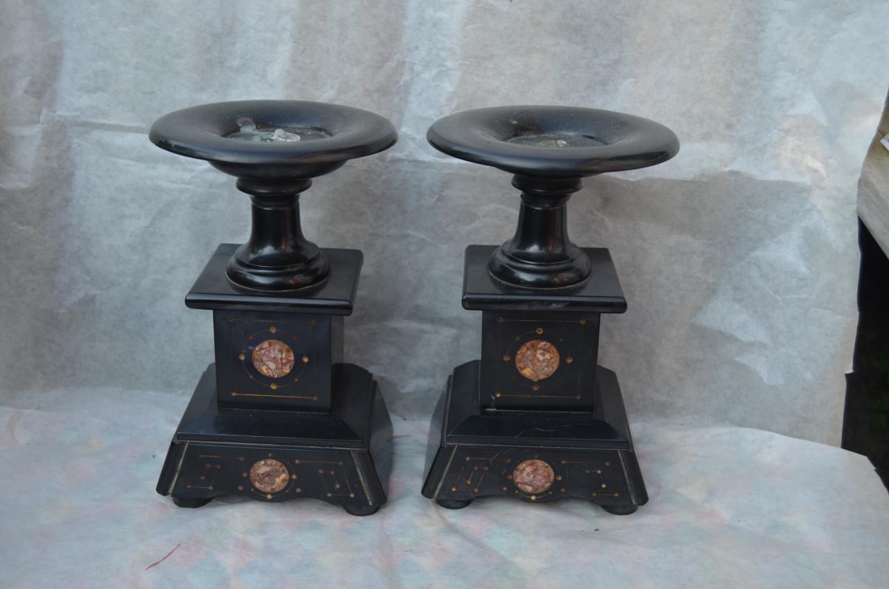 2 Stenen kandelaars deel klokgarnituur 19e eeuws?