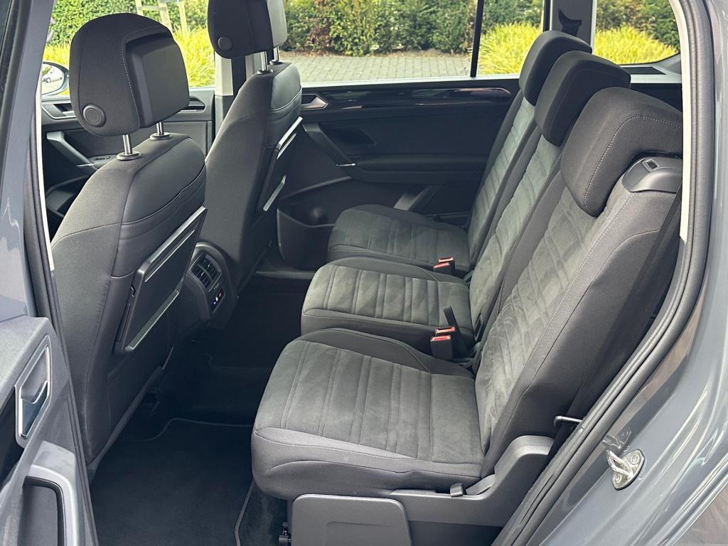 Volkswagen Touran 1.5 tsi 150pk dsg highline 7-persoons | dode hoek | virtu