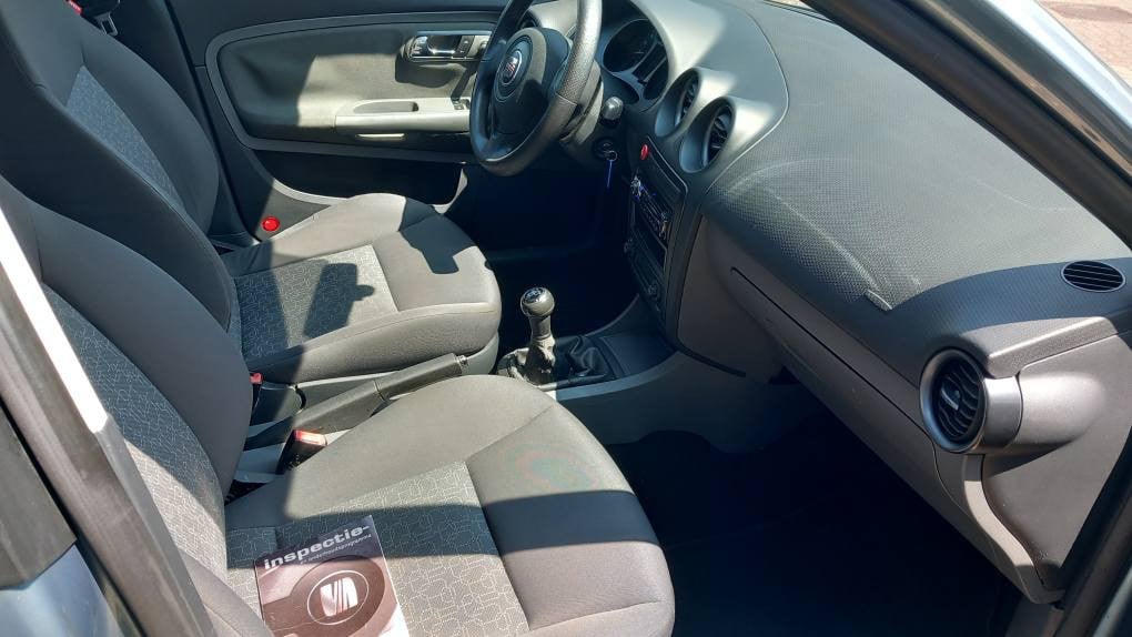 Seat IBIZA 1.4 16v Sensation 5deurs bj:2006 airco-lm velgen