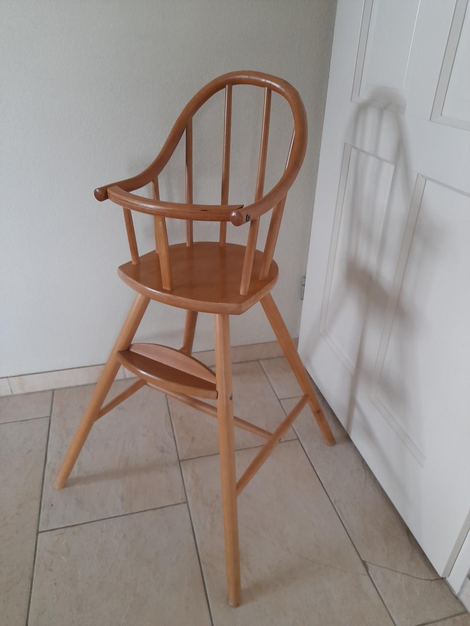 Houten kinderstoel (in goede staat )