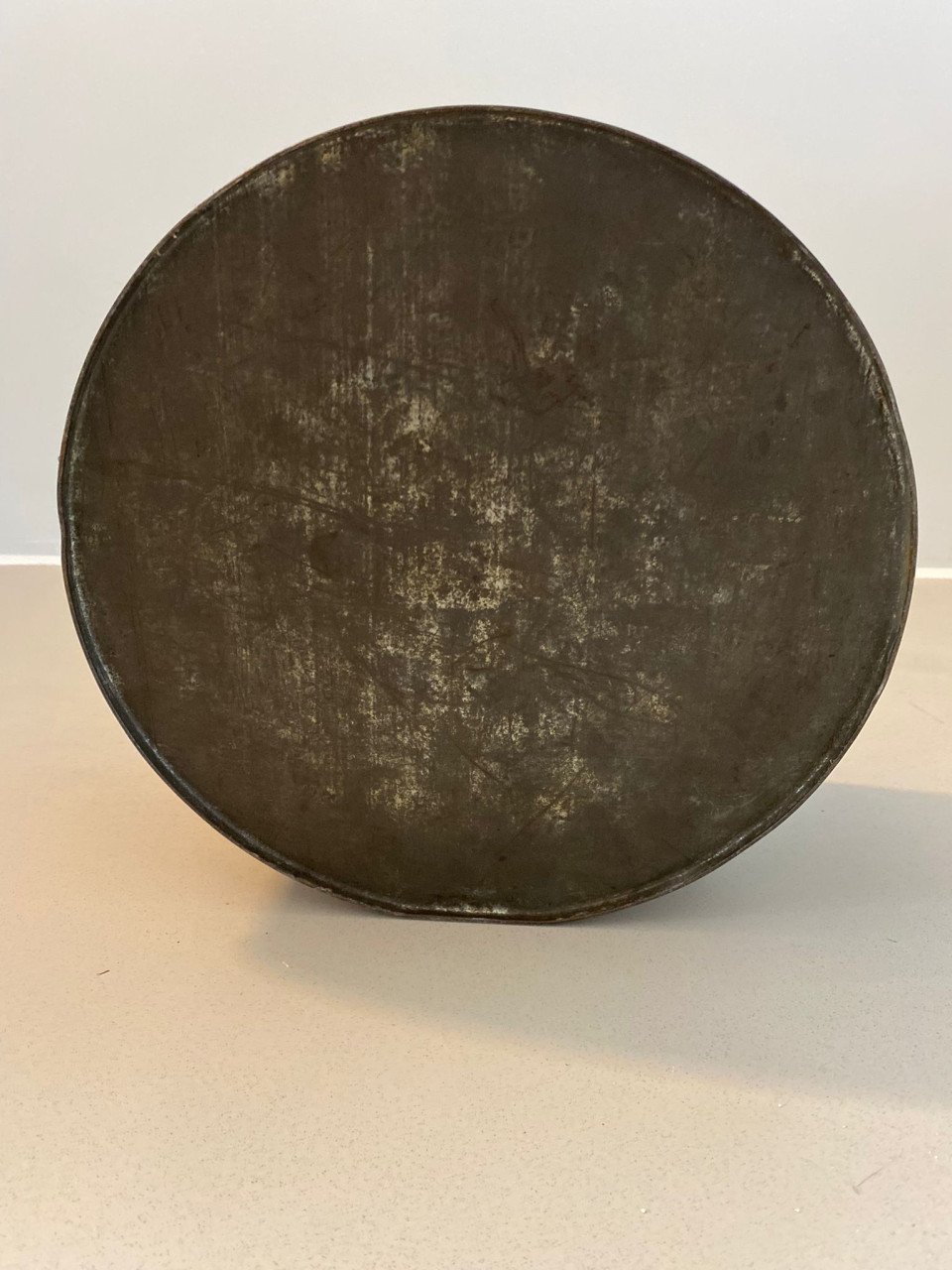 Ronde blikken trommel 26cm T.e.a.b. Met gebruikerssporen