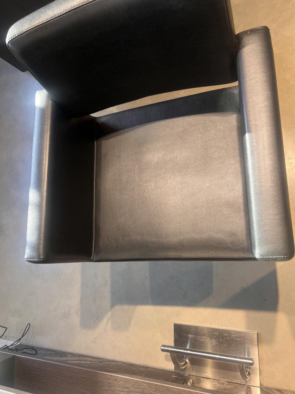 2 kapperstoelen incl. Voetsteunen