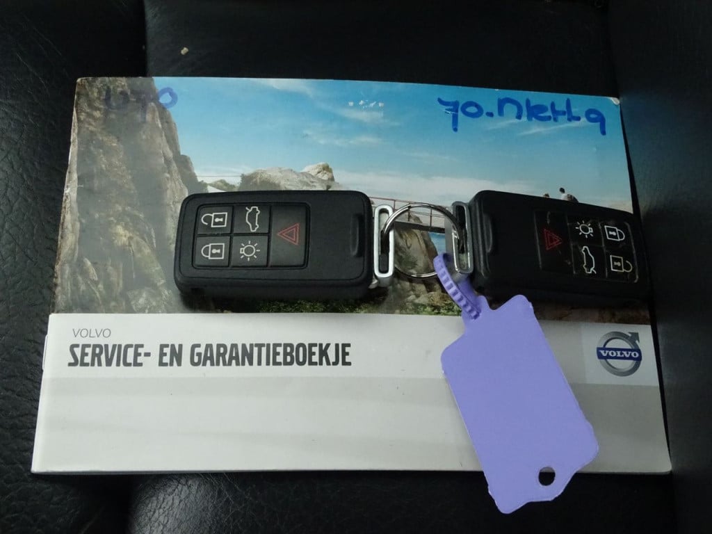 Volvo V70 2.0t momentum automaat | leder | bluetooth | stoelverwarming | na