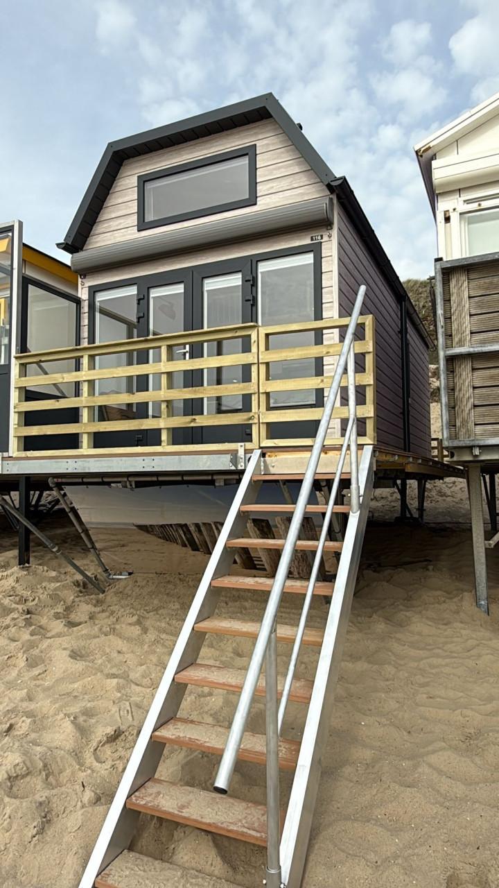 Te huur. nieuw slaapstrandhuisje